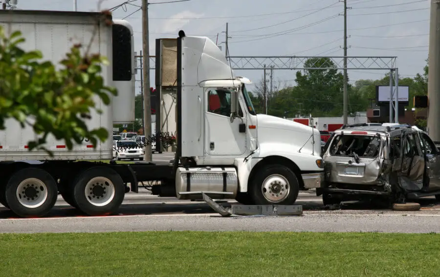 What To Do After a Semi Truck Accident